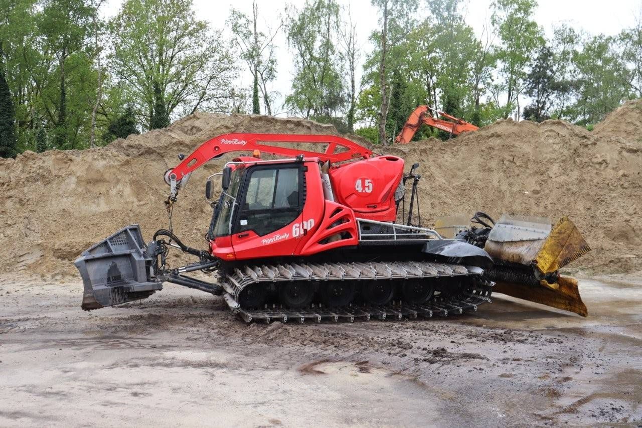 Crawler bulldozer Pisten Bully 600W Polar 2012