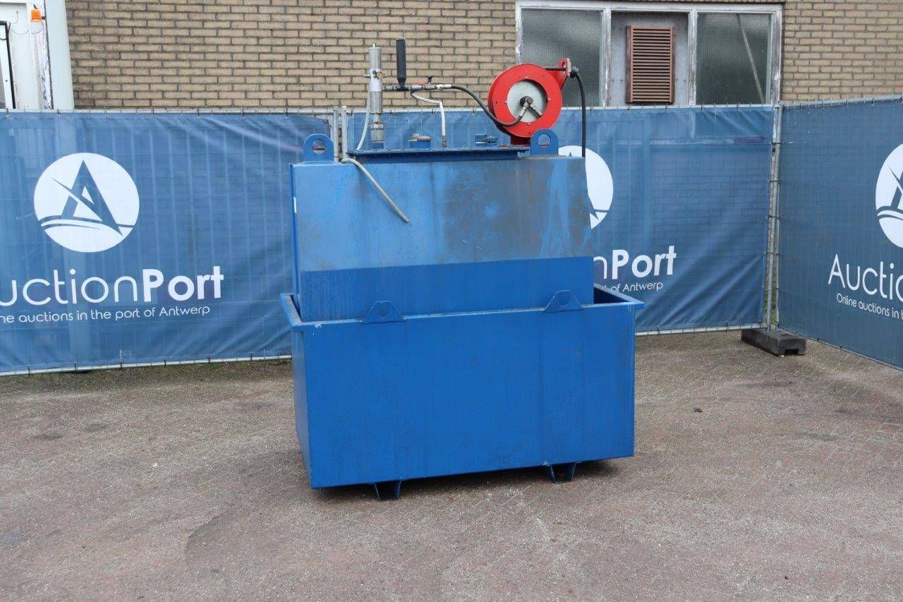 Oil tank