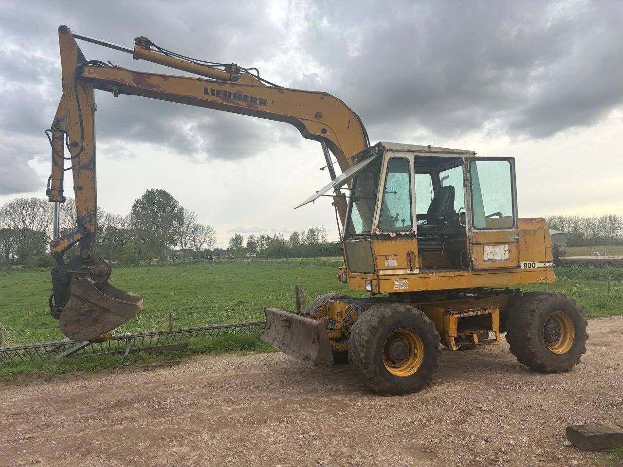 Wheel excavator Liebherr A900 Diesel