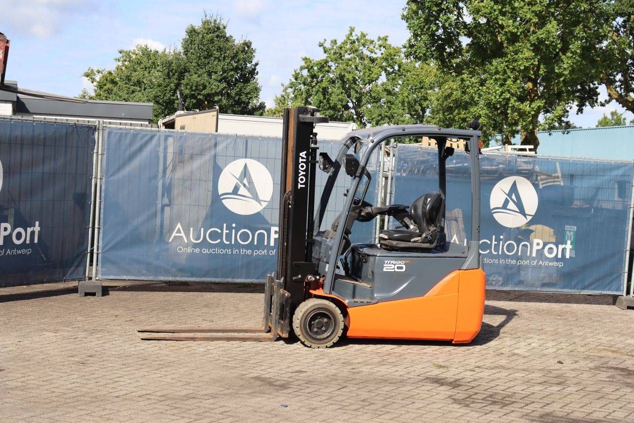 Carrello elevatore elettrico Toyota 8FBE20T, portata 2000 kg, altezza di sollevamento 3,3 m, anno 2017.