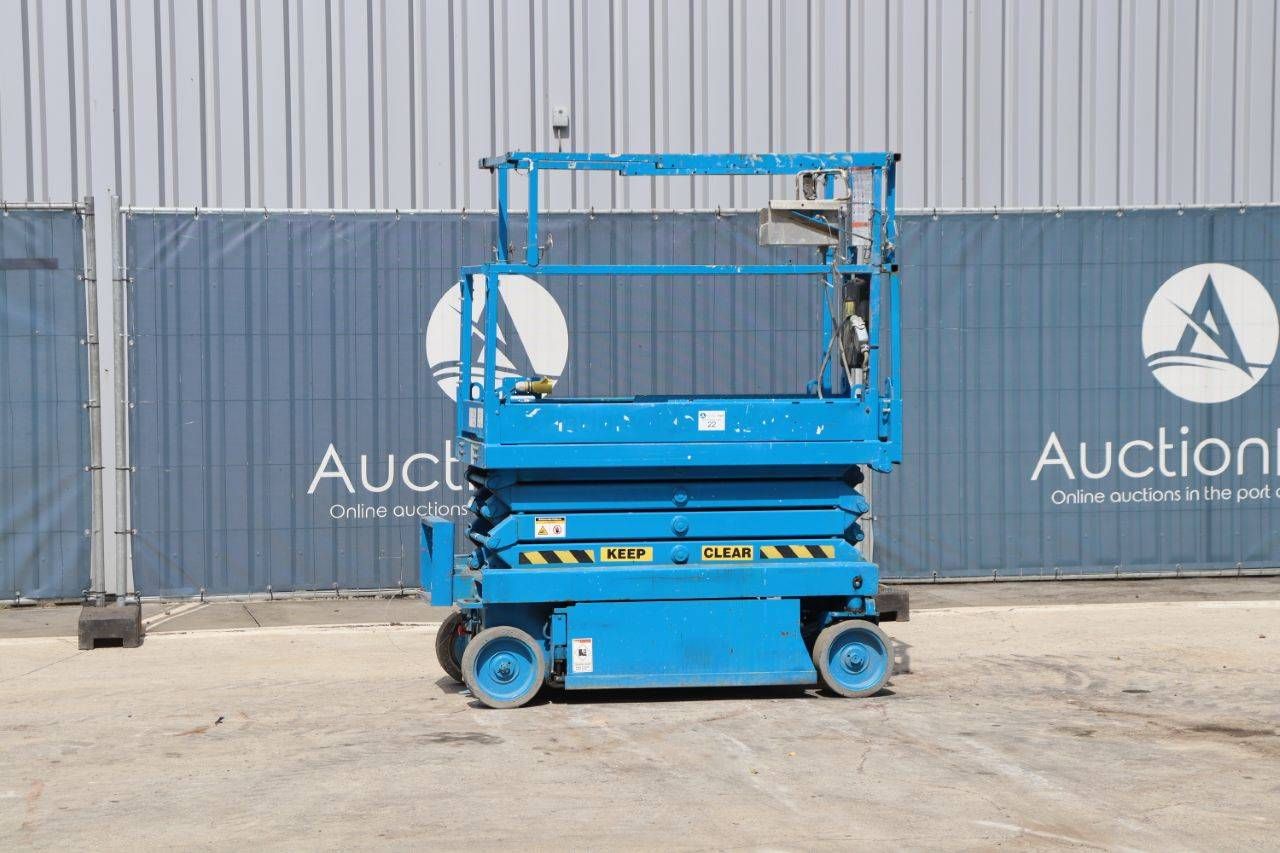Scissor lift Skyjack SJIII 3219 Electric 7.8m 2012