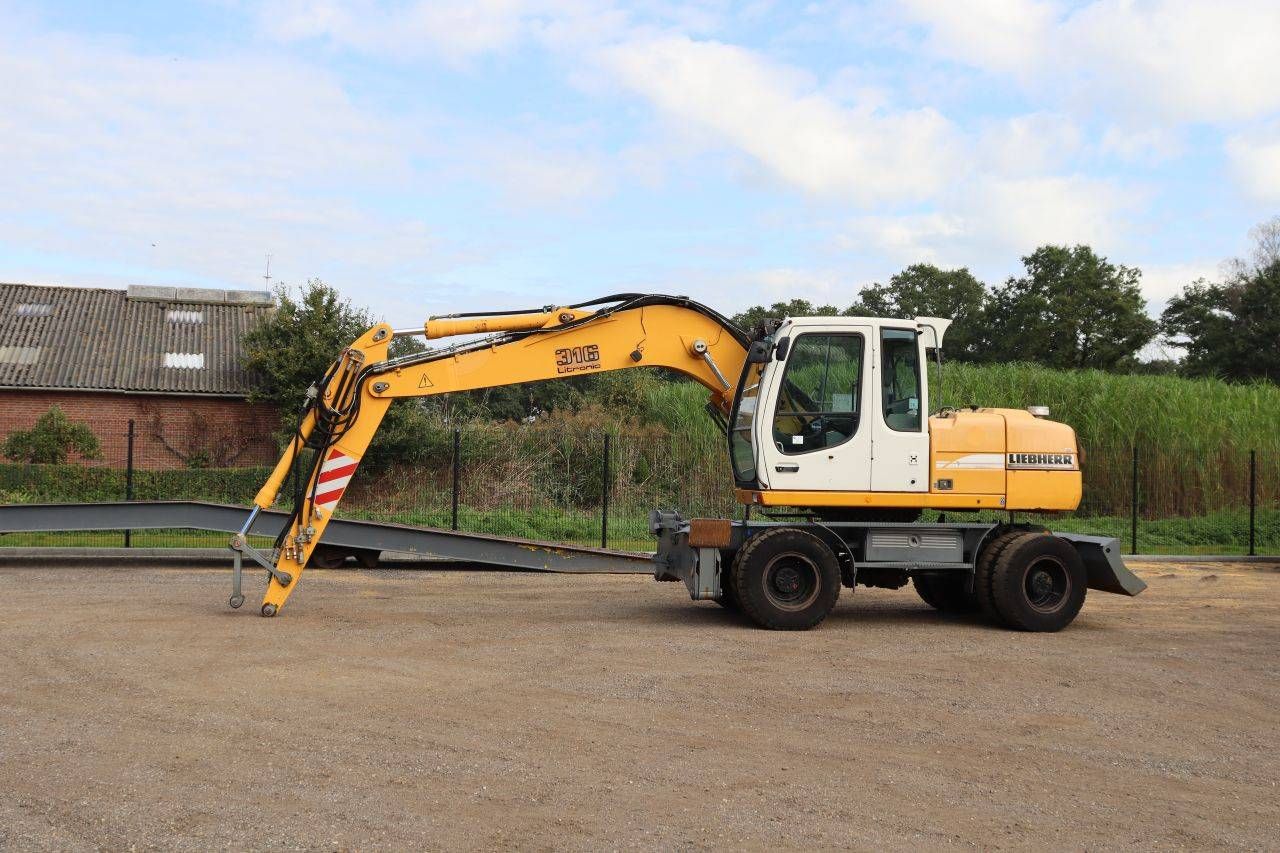 Pelle sur pneus Liebherr 316 Litronic Diesel 2005