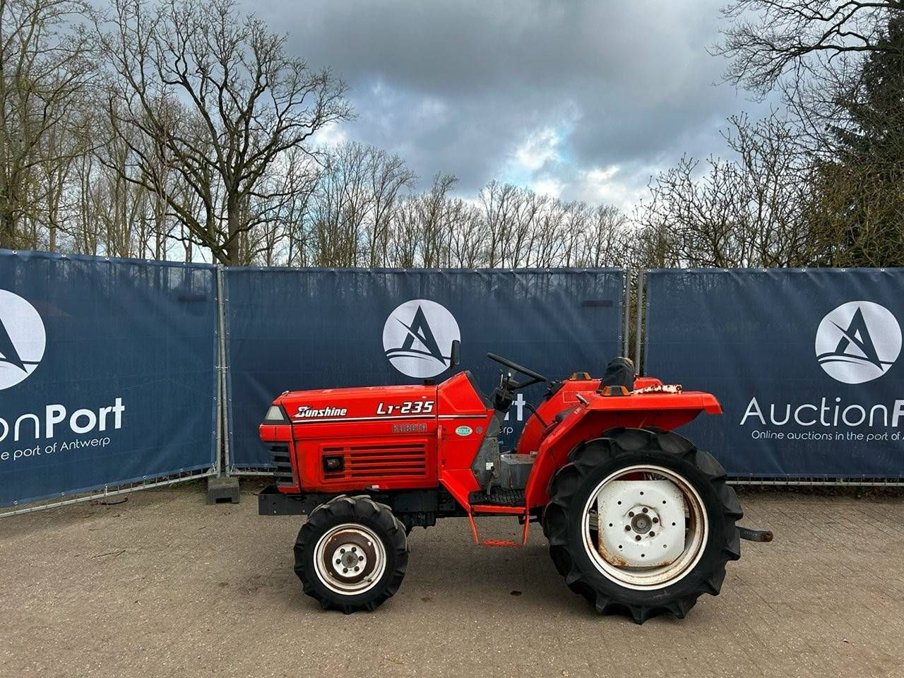 Mini tractor Kubota L1-235 PS Diesel 