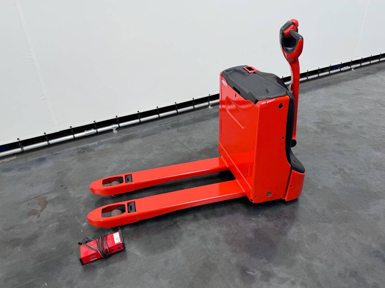 Pallet truck Linde T16 Electric 1600kg