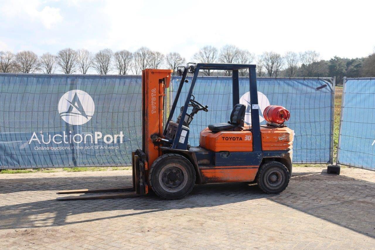Forklift Toyota 025FGF30 LPG 3000kg 6m