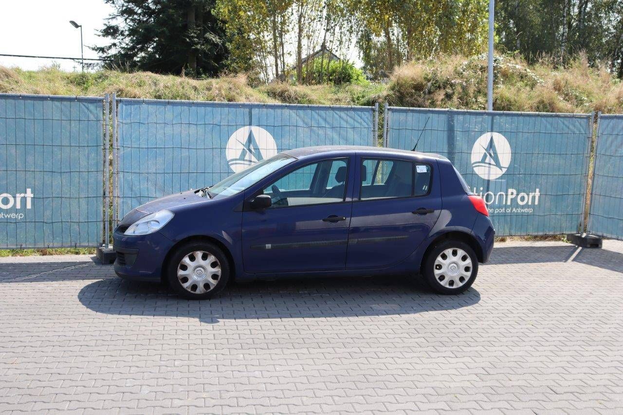 Renault Clio Petrol 75hp 2007 (Margin)