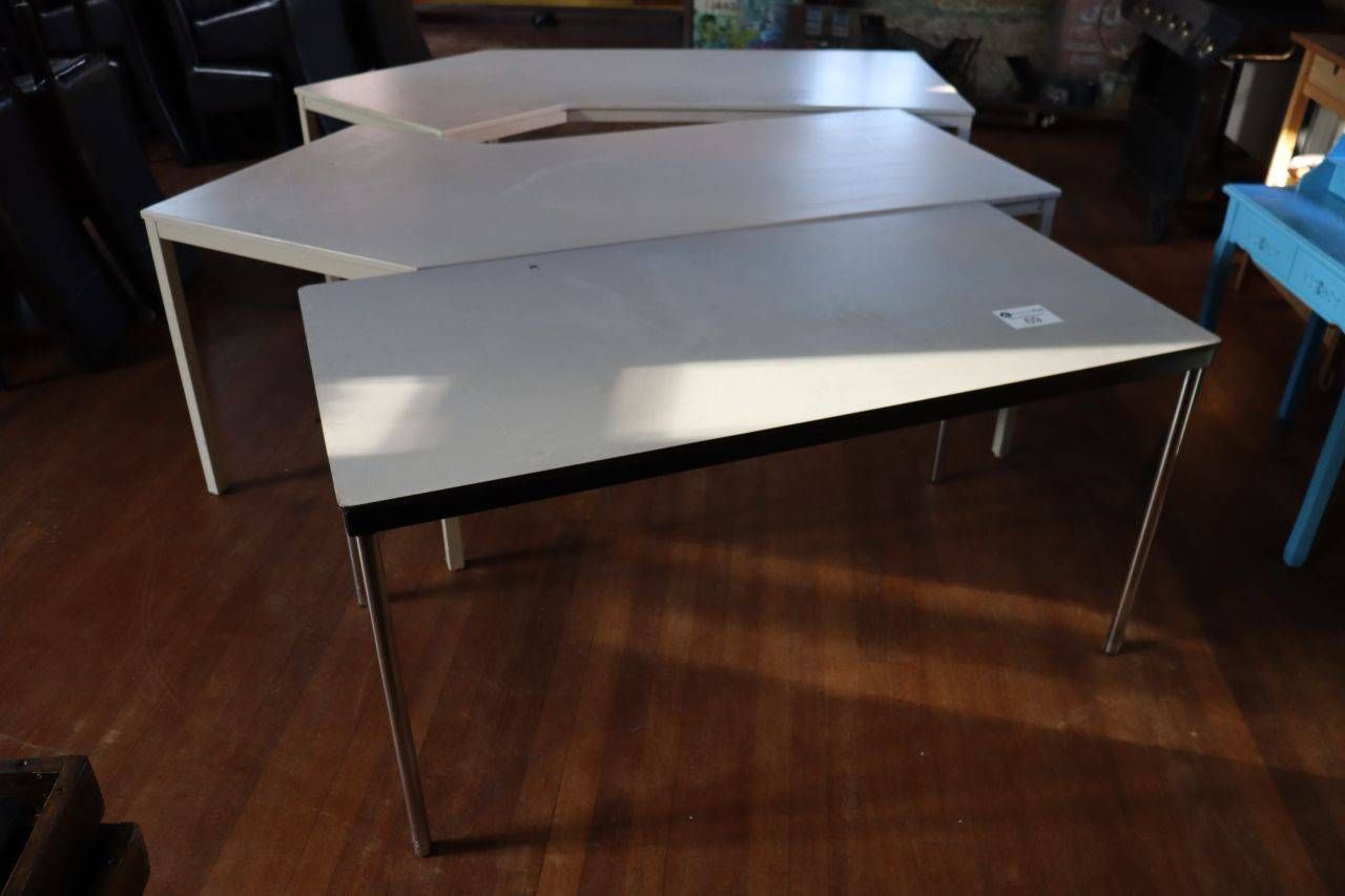 Batch of 3 modular desks