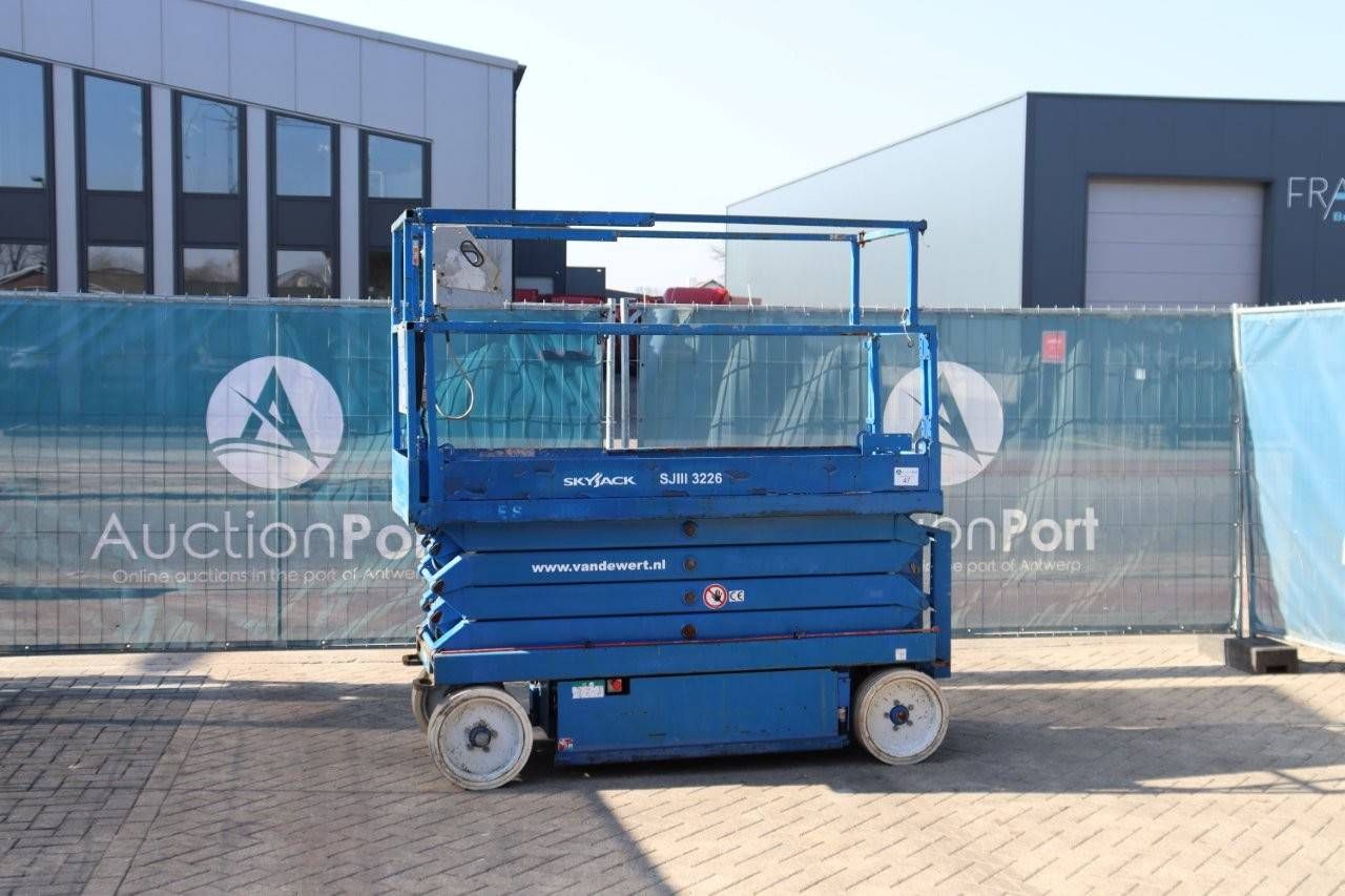 Scissor lift Skyjack SJIII 3226 Electric 9.92m