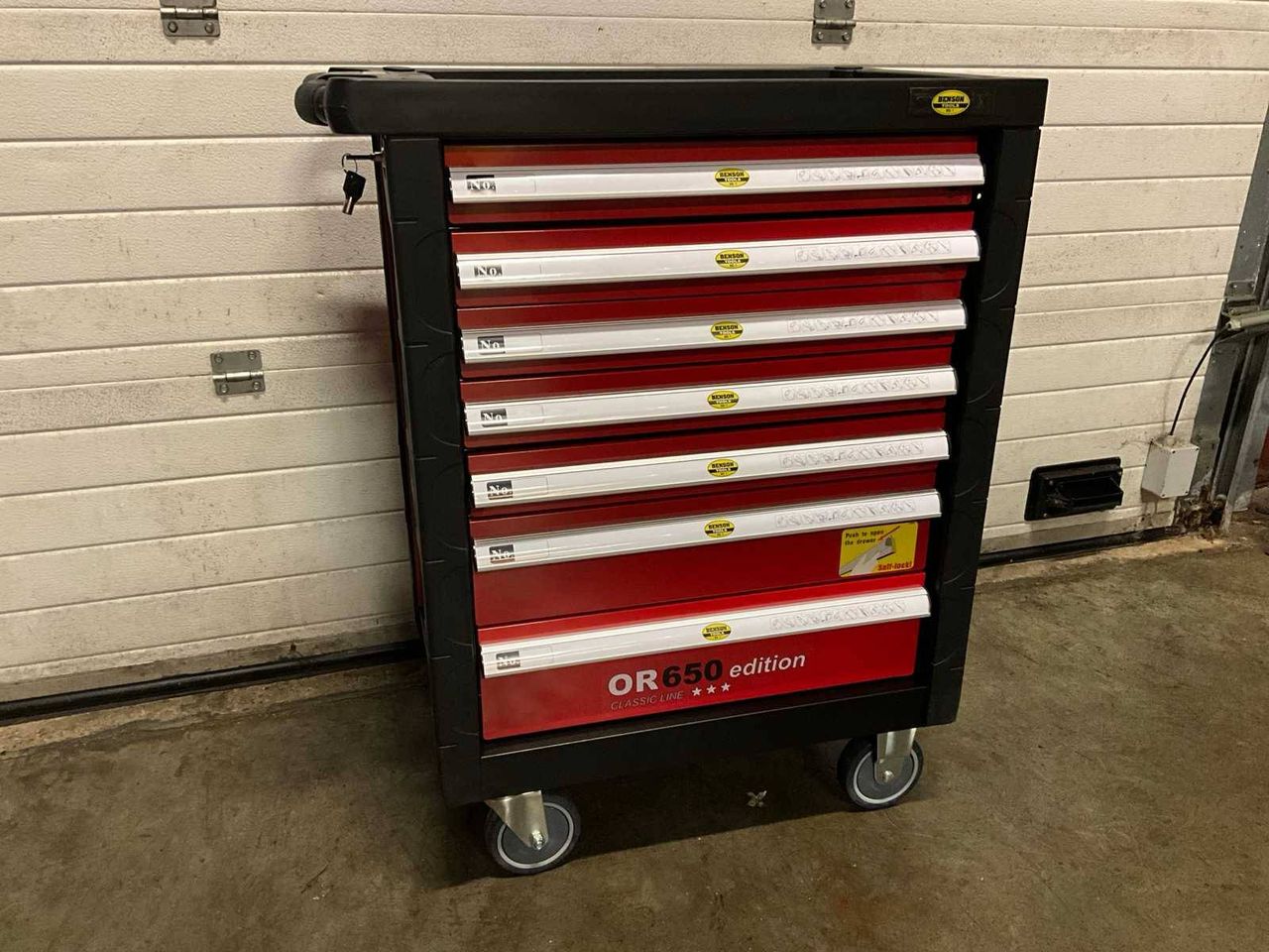 Benson 650-piece tool trolley New
