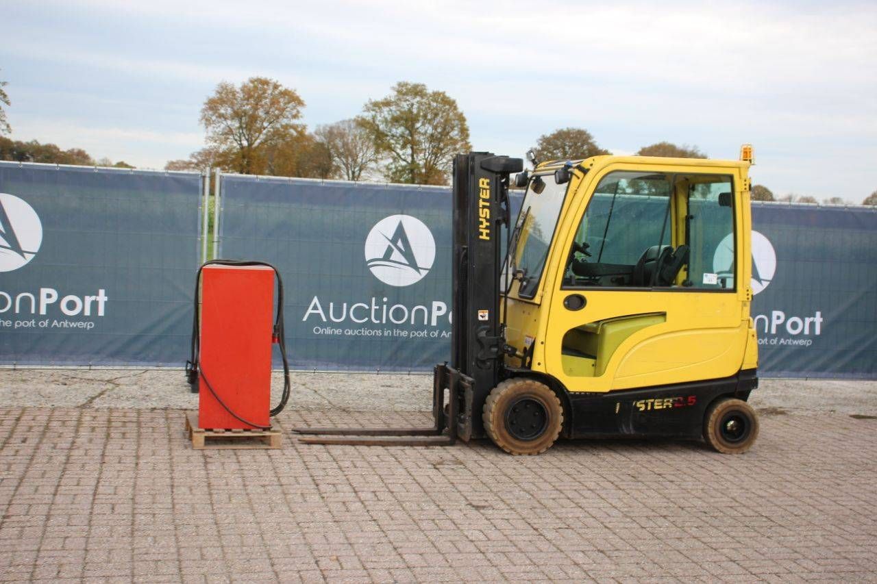 Hyster J2.5XN Electric Forklift 2210kg 4.95m 2014