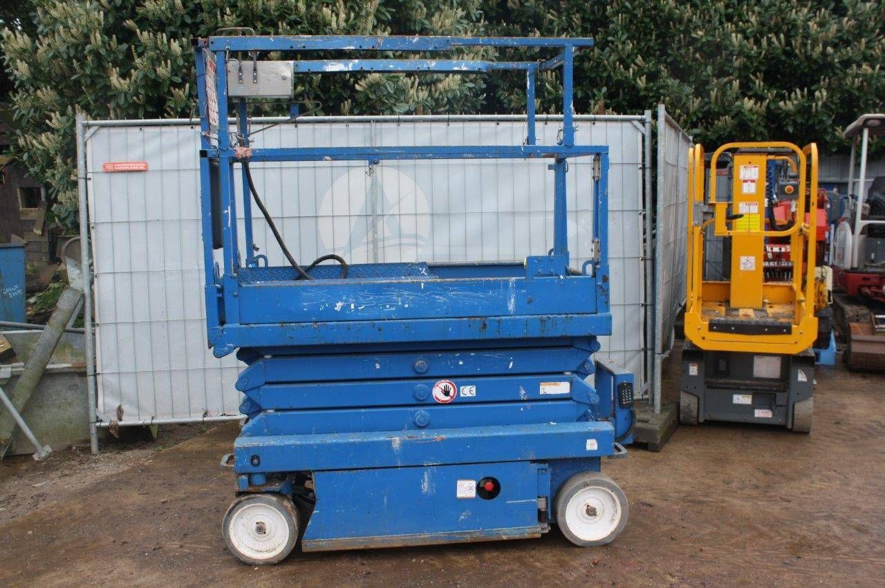 Scissor lift Skyjack SJIII3219 Electric 227kg 8m 2012 with built-in charger