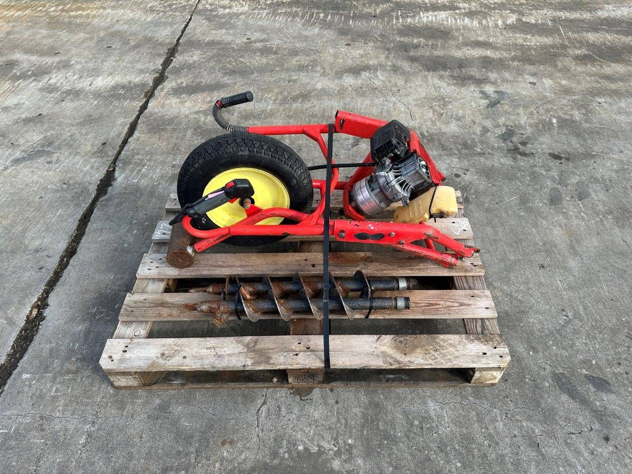 Earth auger with 2 drills