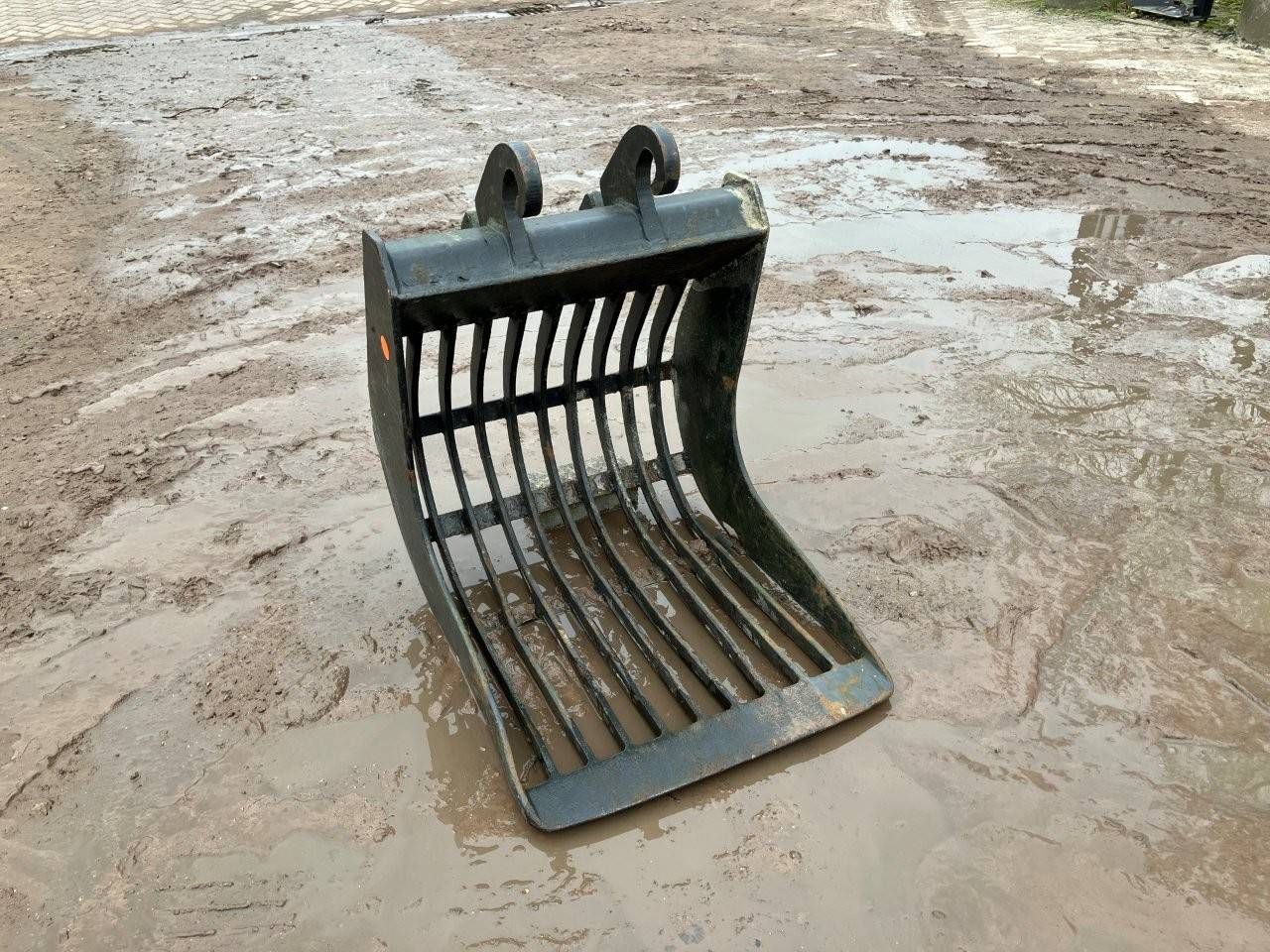rake bucket