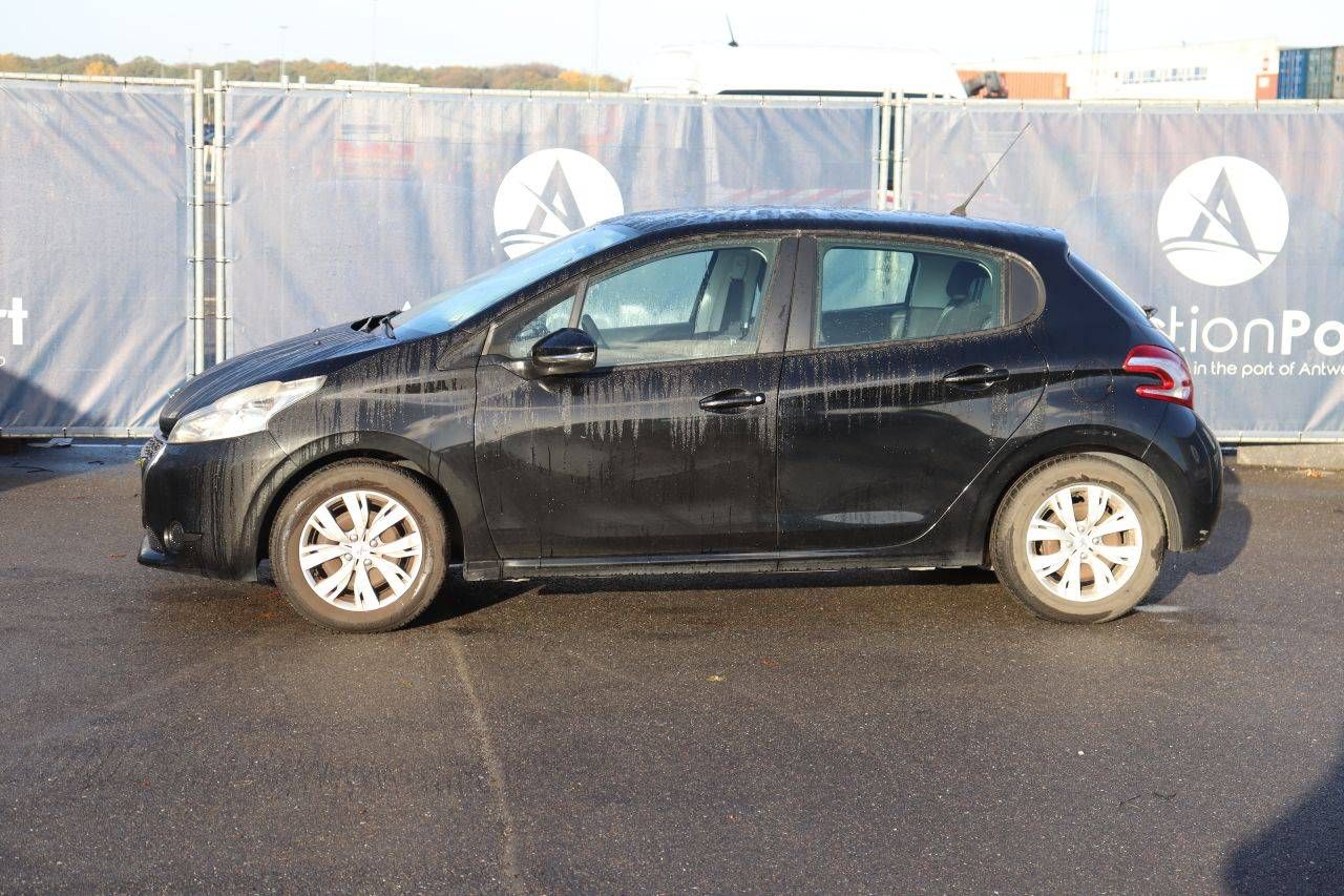 Passenger car Peugeot 208 Petrol 82hp 2015 (Margin)