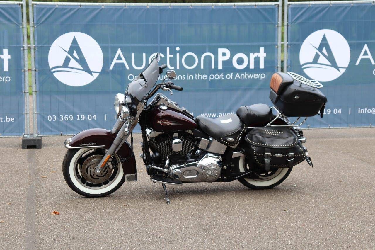 Motorcycle Harley-Davidson Heritage Softail Classic Petrol 2004