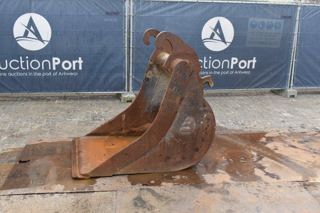 Digger bucket