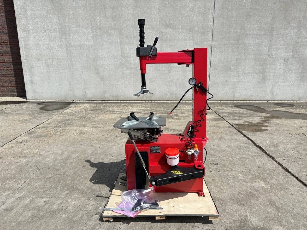 Tire mounting machine Starvox AC-TC24 2026