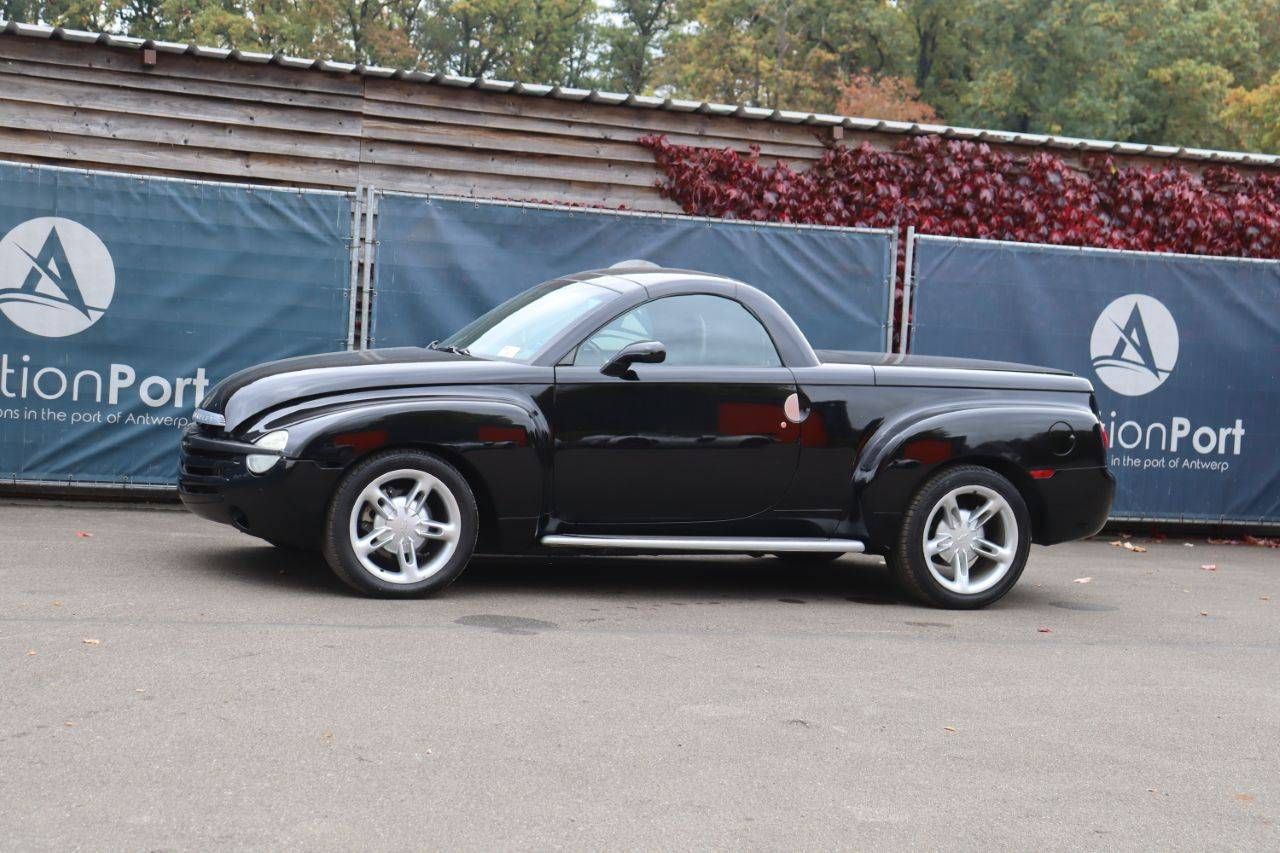 Pick Up (car) Chevrolet SSR Petrol 300hp 2004