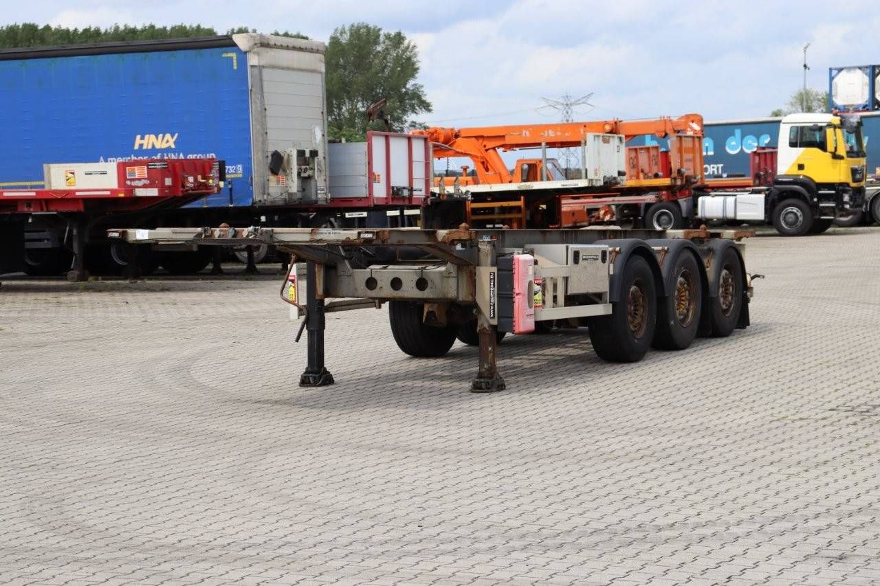 TURBO'S HOET 20FT/30FT ADR (FL AT OX) empty weight: 3,720kg liftaxle SAF disc