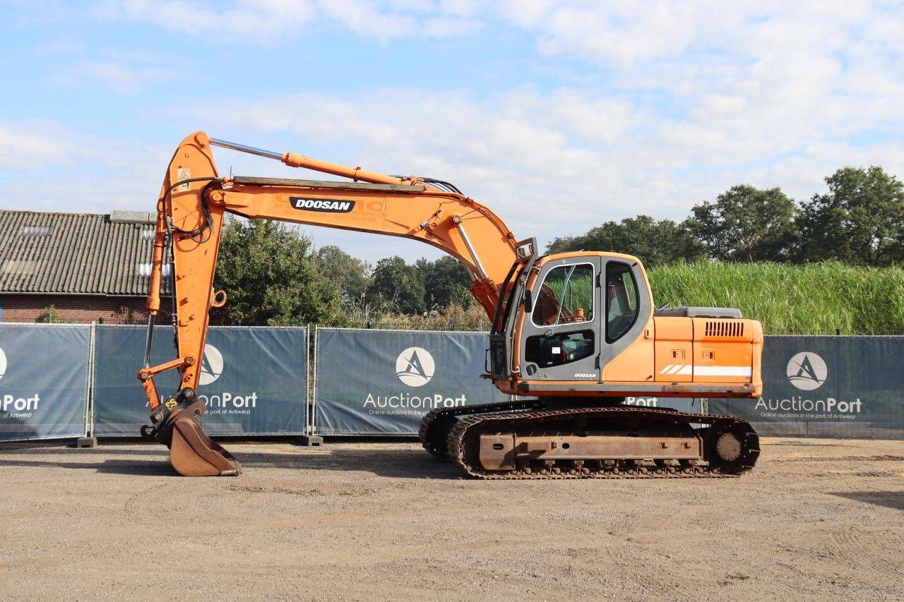 Pelle sur chenilles diesel Doosan DX 180 LC 88 kW 2007