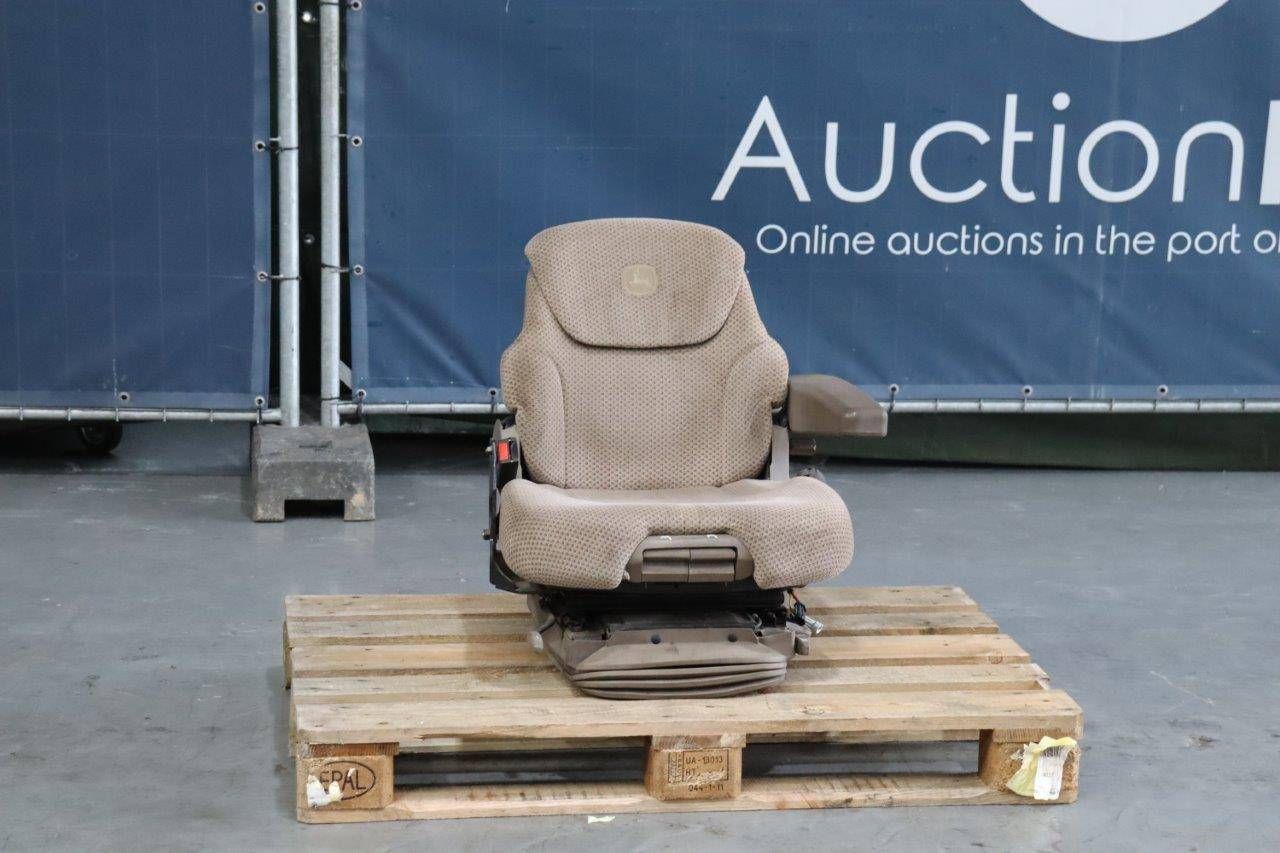 Mechanically sprung seat 
