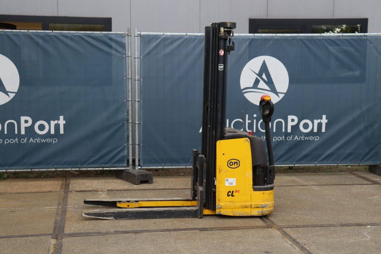 Stacker OMG CL 10.5 ac Electric 1050kg 4.2m 2008