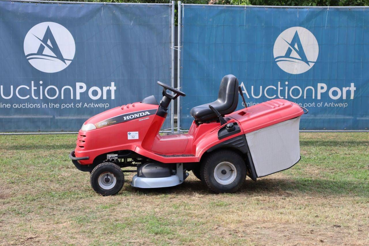 Zitmaaier Honda 2315 V-Twin Benzine 2004