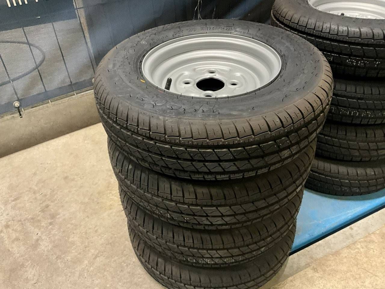 Lot of Tires with rim Security 145/80R10 8 Pieces