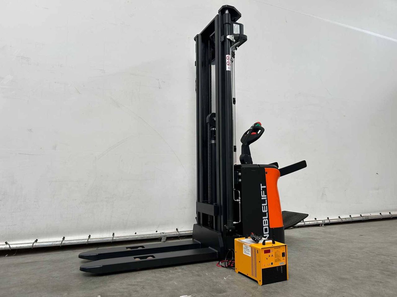 Stacker Noblelift PS16N Electric 5500mm New