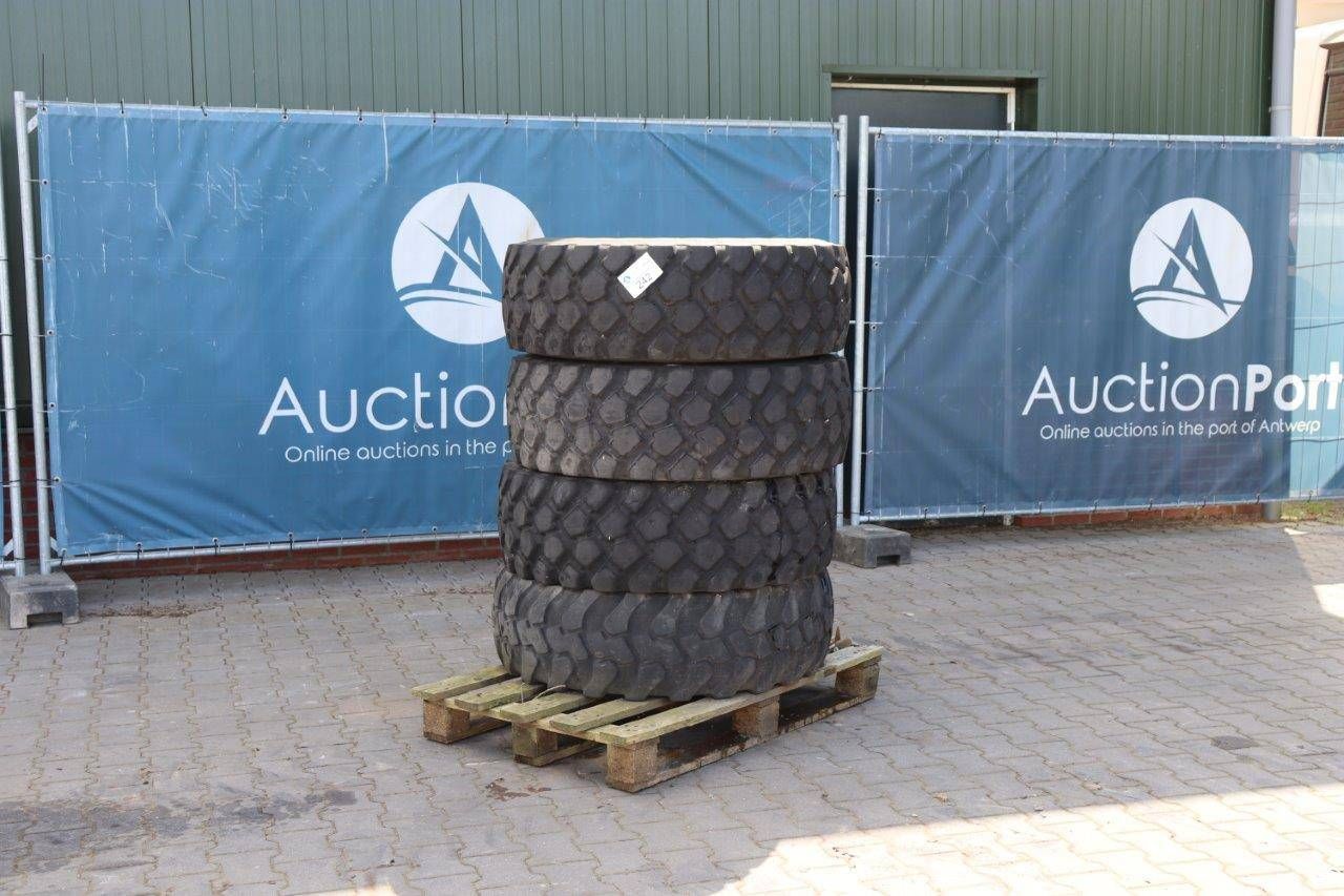 Batch of tires Michelin 335/80R20