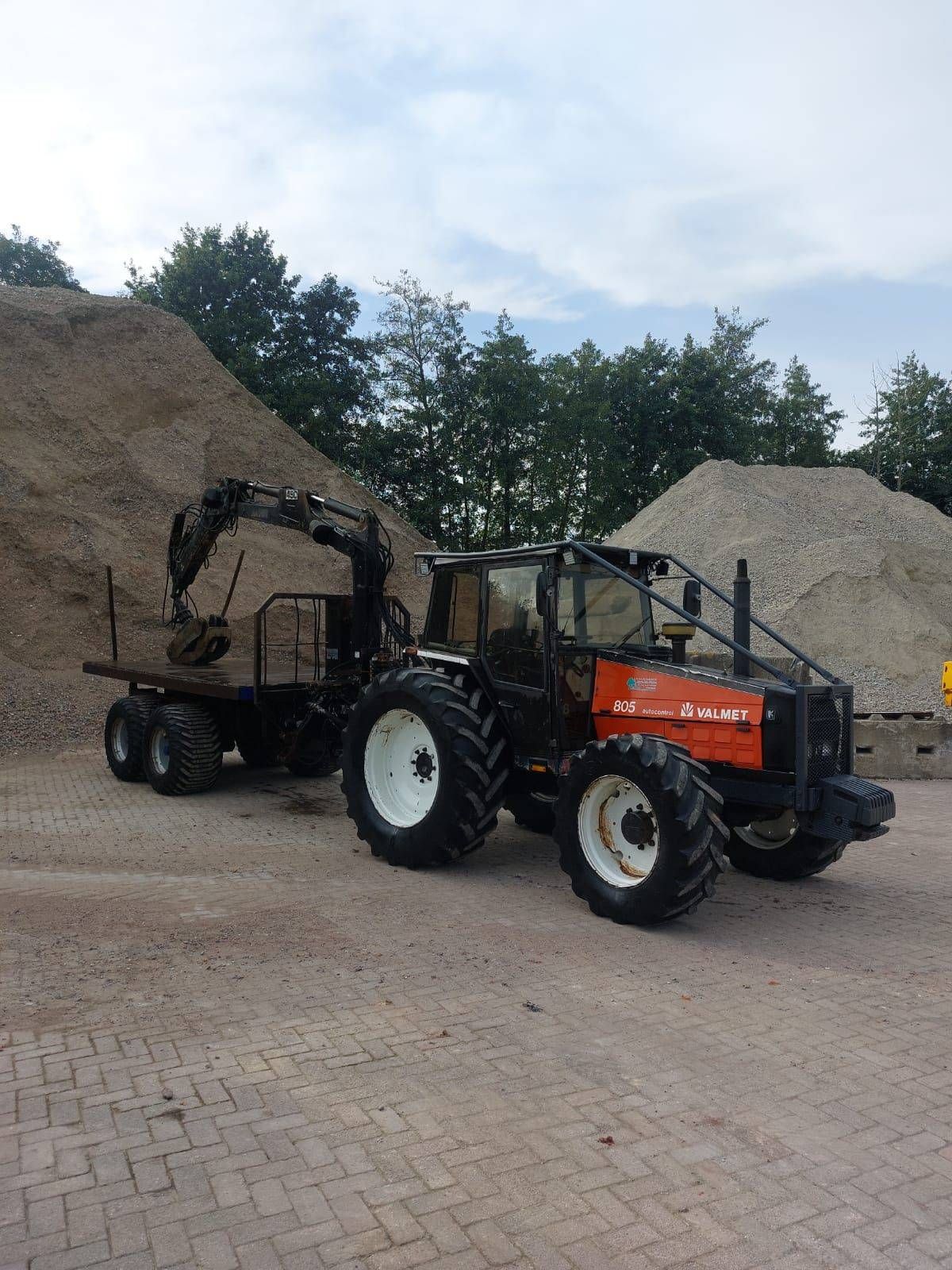 Tractor Valmet 805 Diesel with crane truck