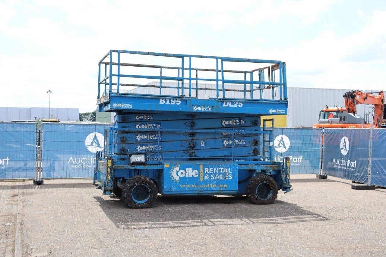 Scissor lift Holland Lift B195DL25 Diesel 500kg 21.5m 2005