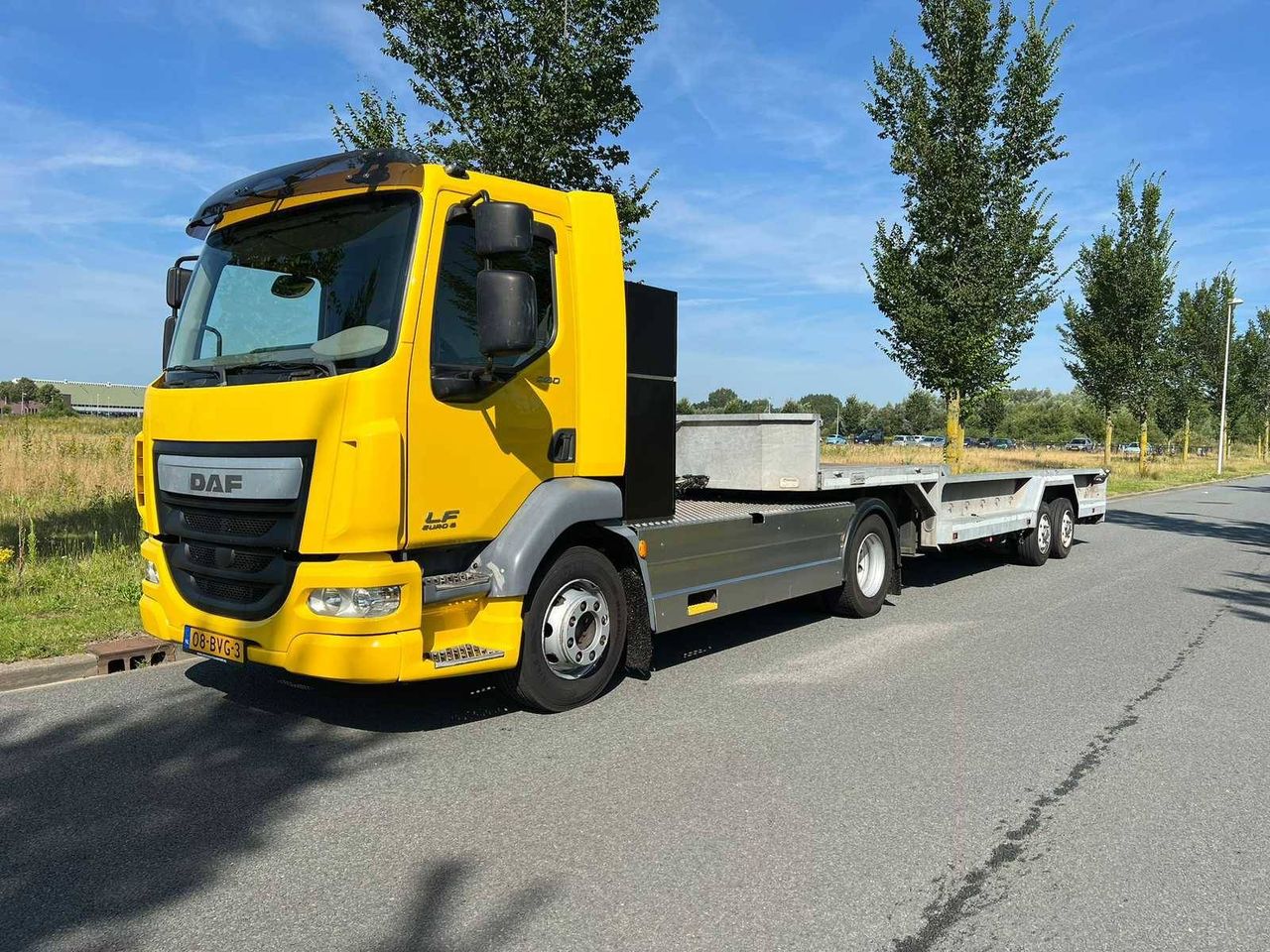 Truck DAF LF280FT Diesel 286hp 2014 with Semi Low Loader VELDHUIZEN