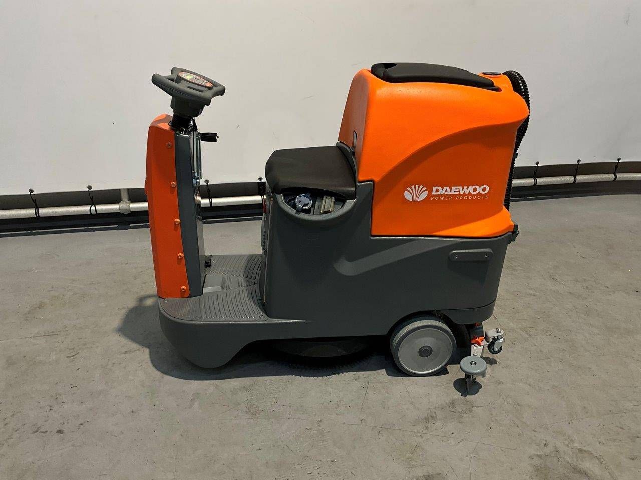 Scrubber dryer Daewoo DAF R70 Electric New