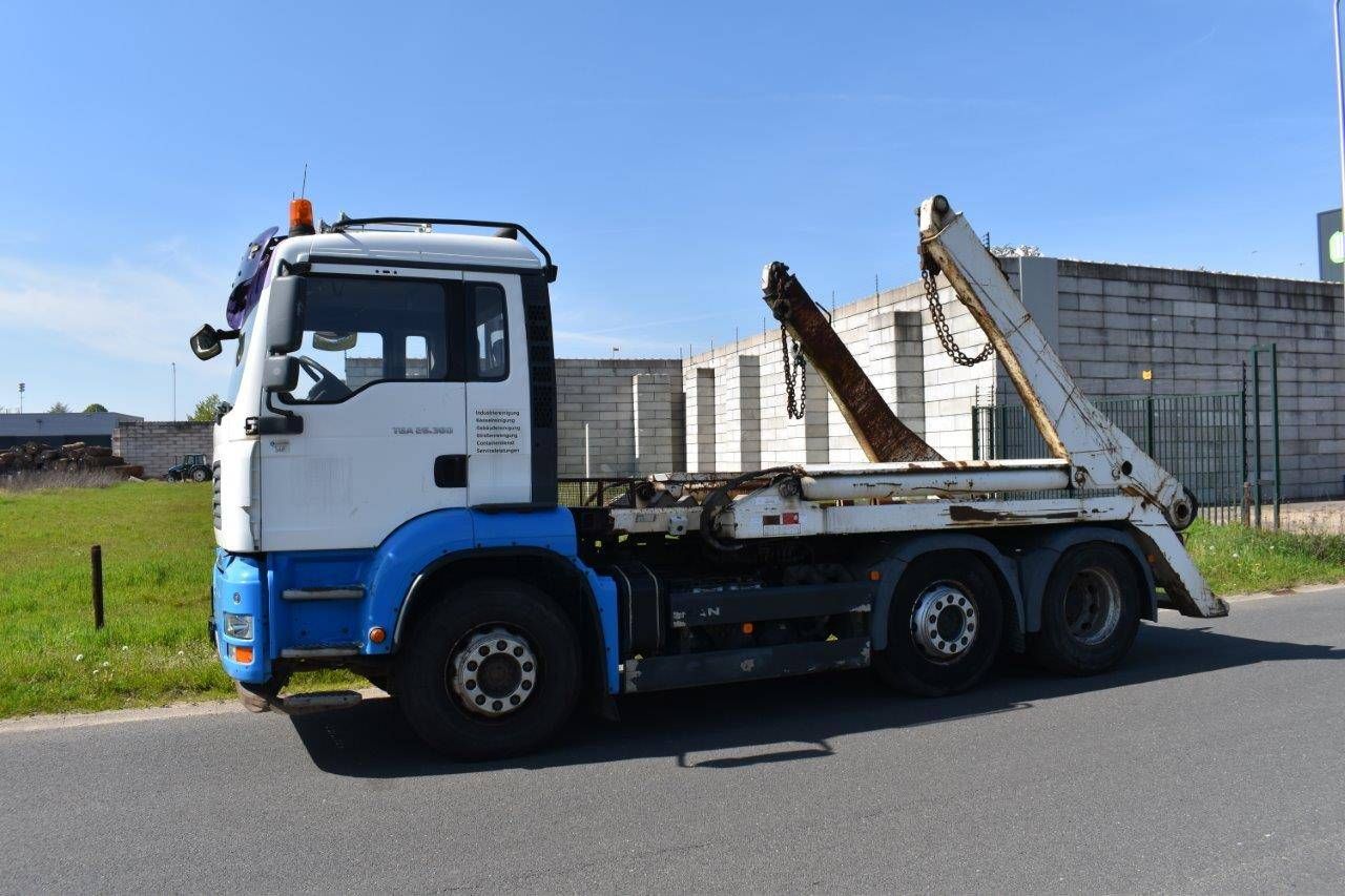Truck with Demounting System MAN TGA 26.360 6x2