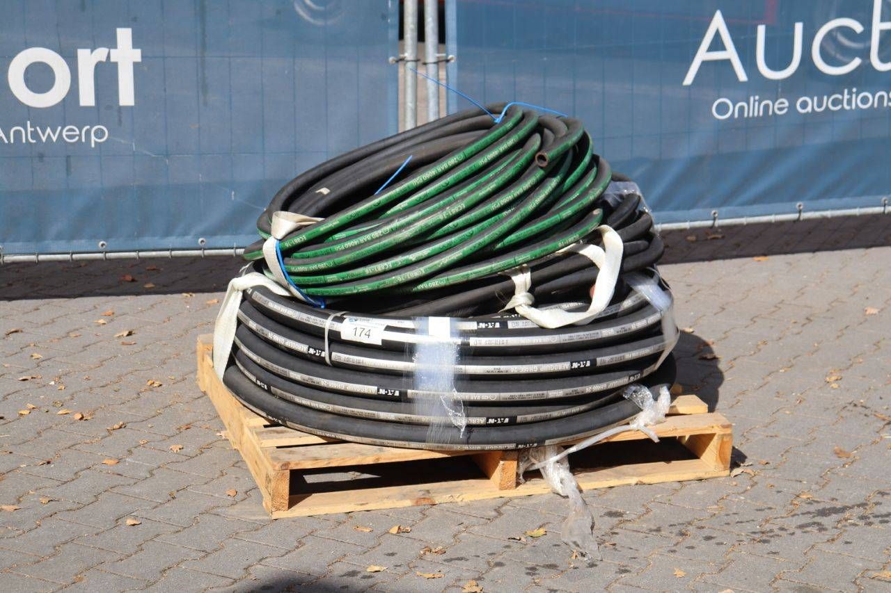 Lot of hoses R15 44.5m and 25C 43.6m