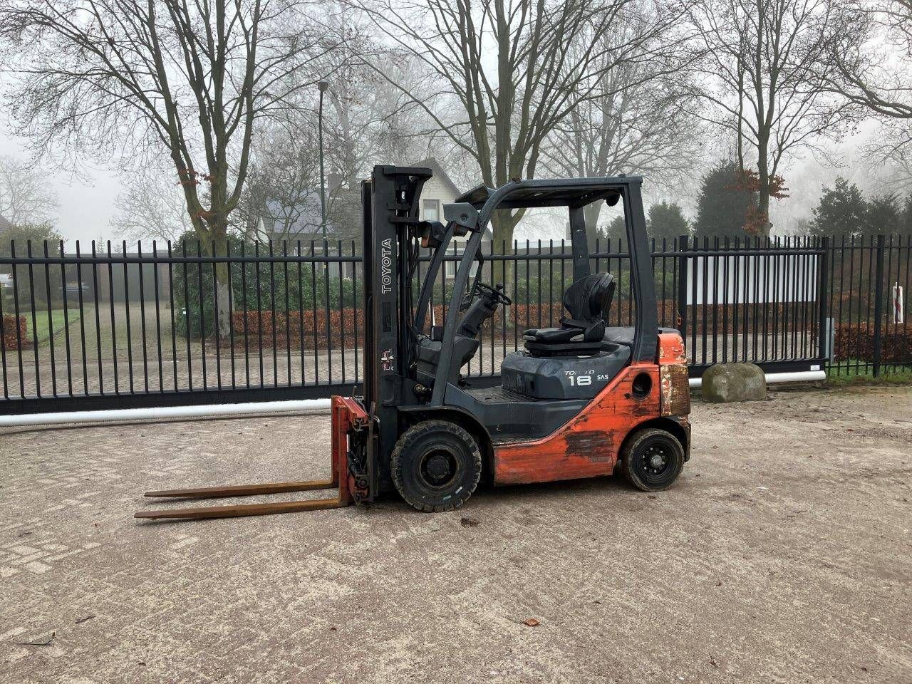 Forklift Toyota 02-8FDF18 Diesel 1750kg 4.3m 2011