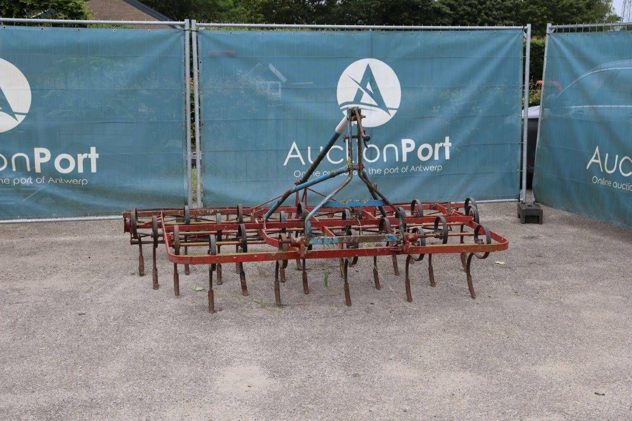 Vibrating tine cultivator