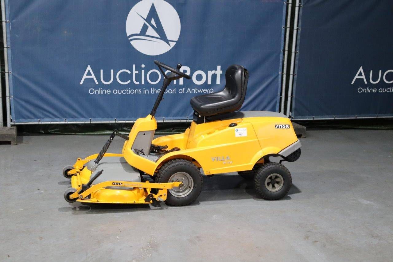 Riding mower Stiga Villa Deluxe Petrol