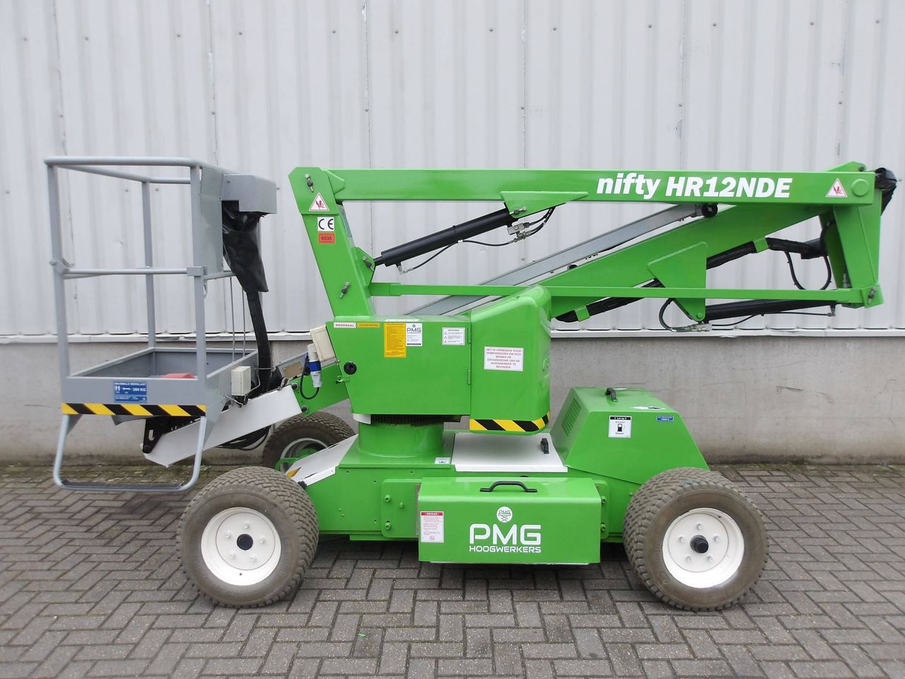 Nifty HR12NDE Articulated Boom Lift 12.20m Bi-energy 2017