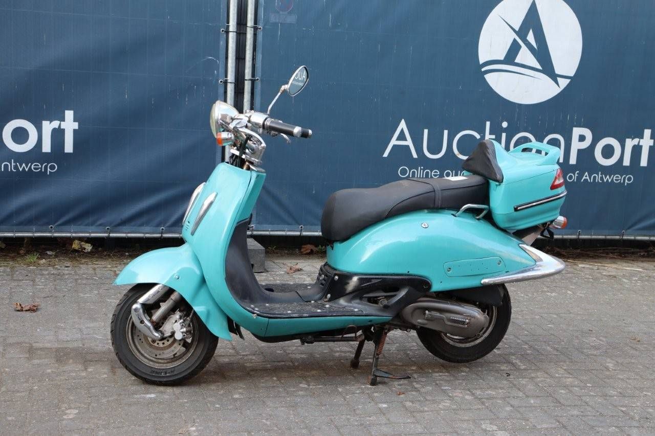 Scooter Vespa Gasolina (Margen)