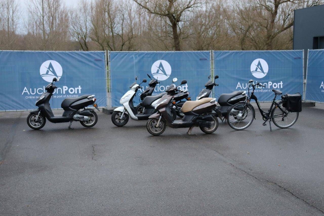 5 X moped Peugeot Kisbee (Margin)