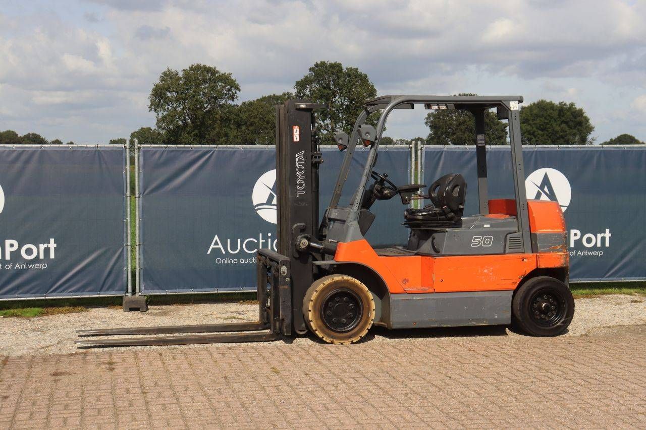 Carrello elevatore elettrico Toyota 7FBMF50, portata 5000 kg, altezza di sollevamento 3,3 m, anno 2006.