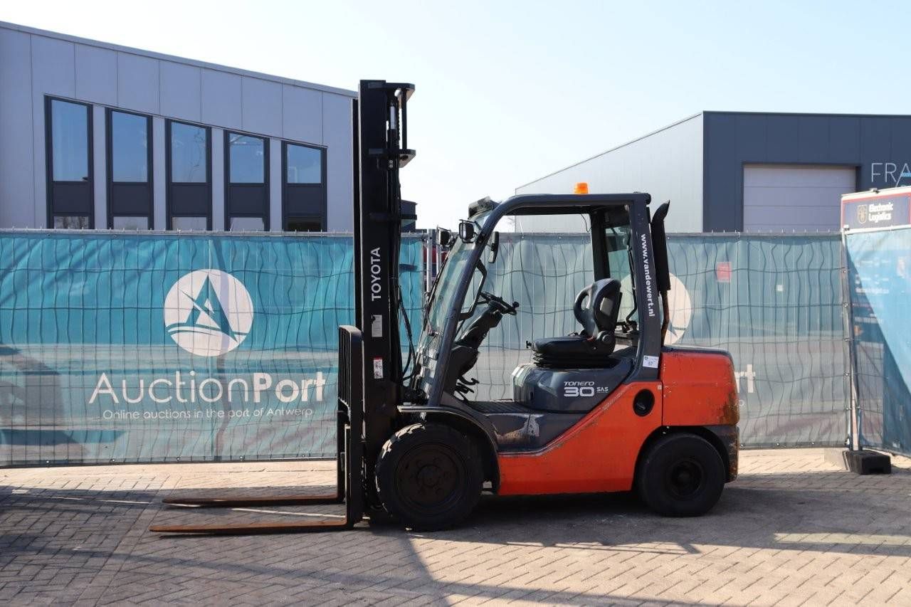 Forklift Toyota 02-8FDF30 Diesel 3000kg