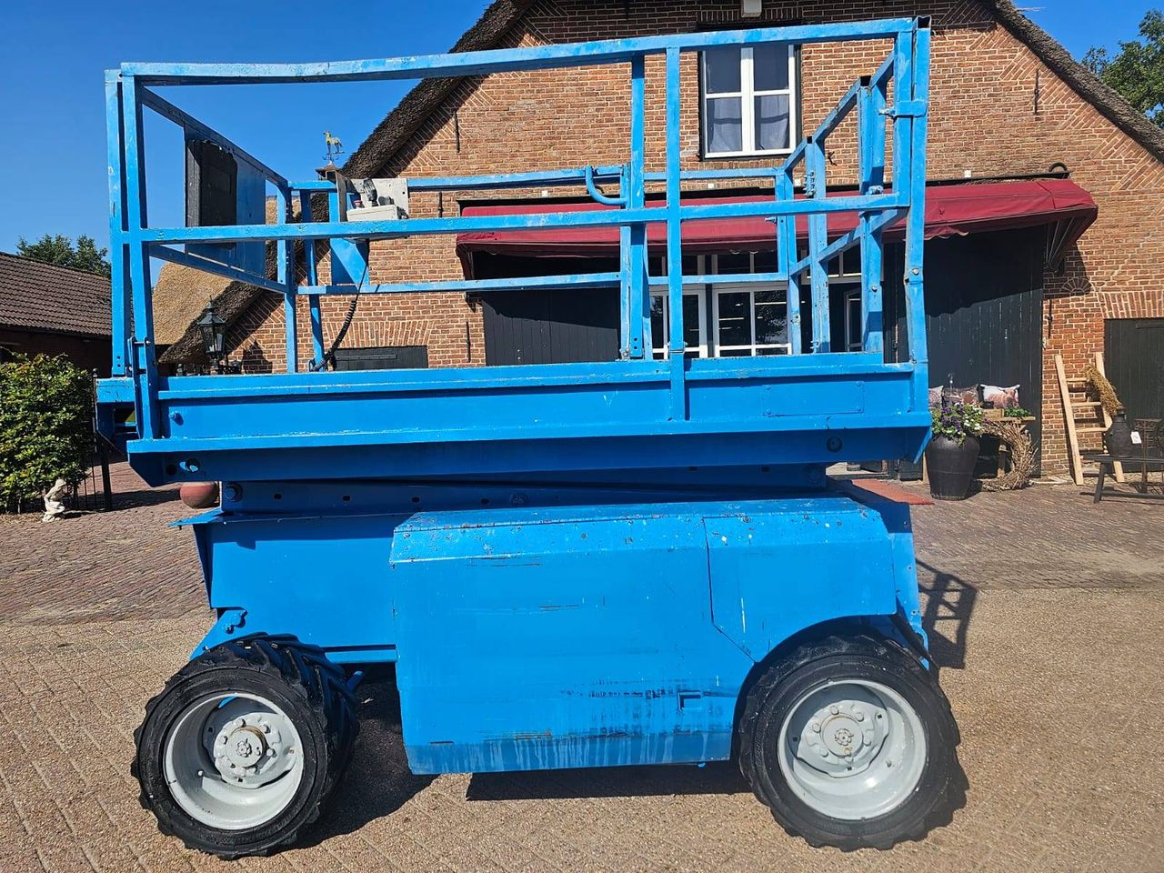 Scissor Lift Genie 2668 Diesel 9.92m