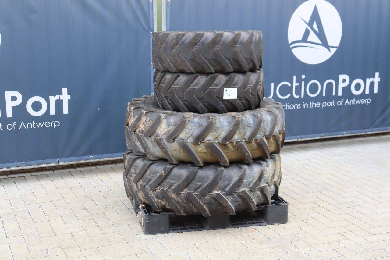 Lot de 4 pneus Michelin 280/80 R18 et 13.6R28