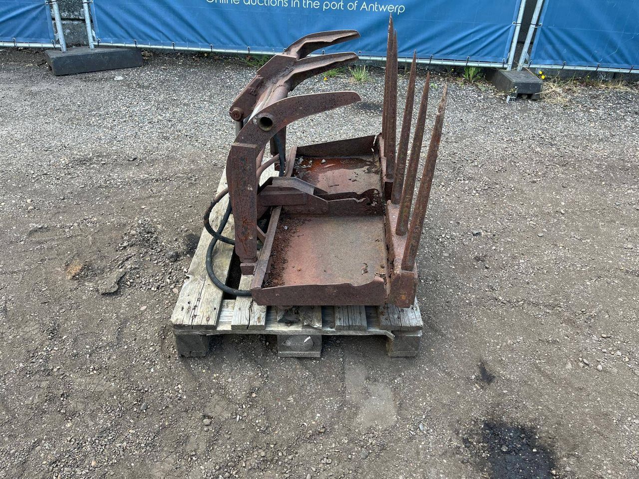 Manure clamp