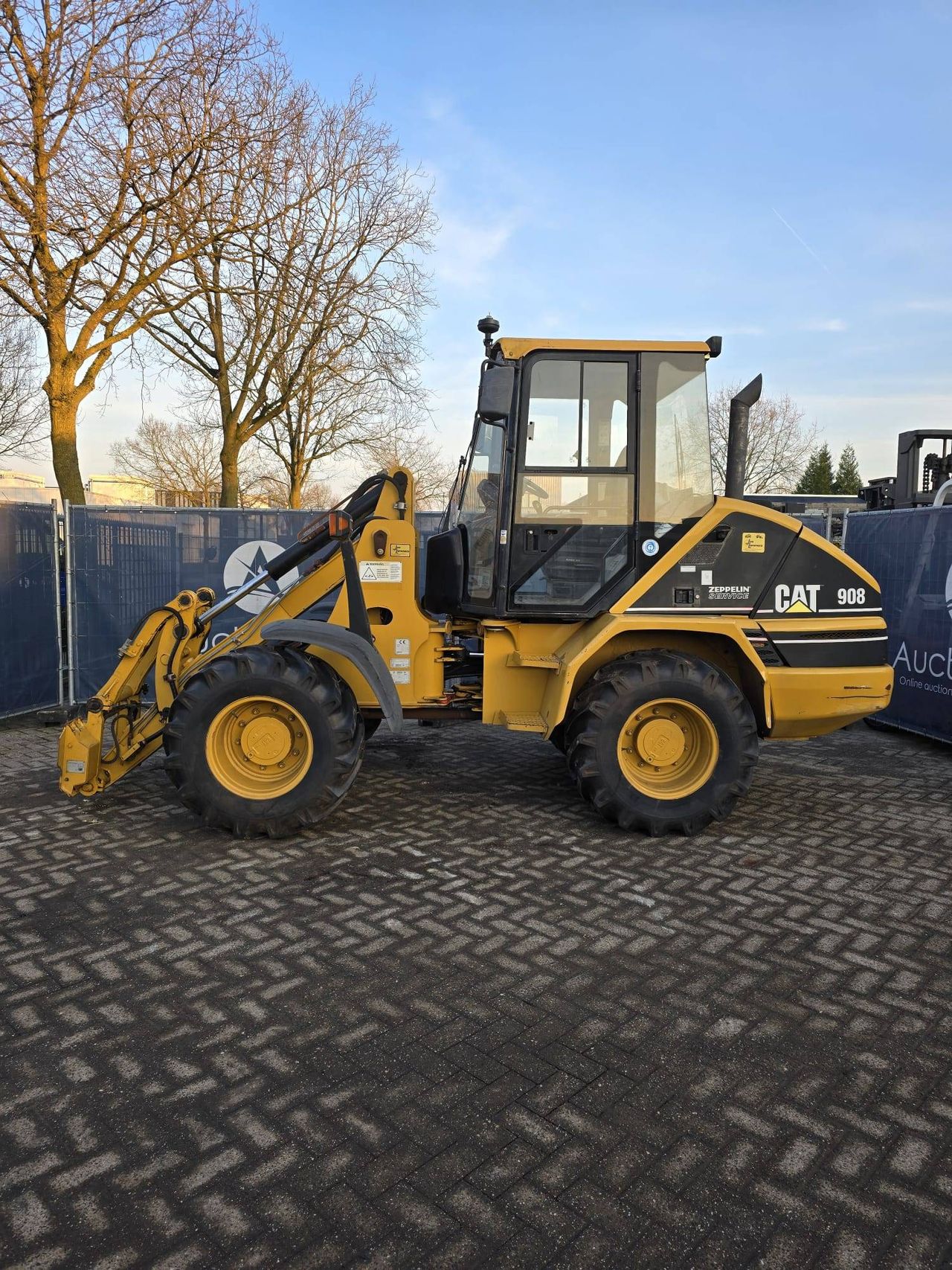 Wheel loader Caterpillar 908 Diesel