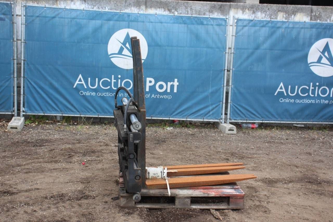 Fork carriage with Sideshift
