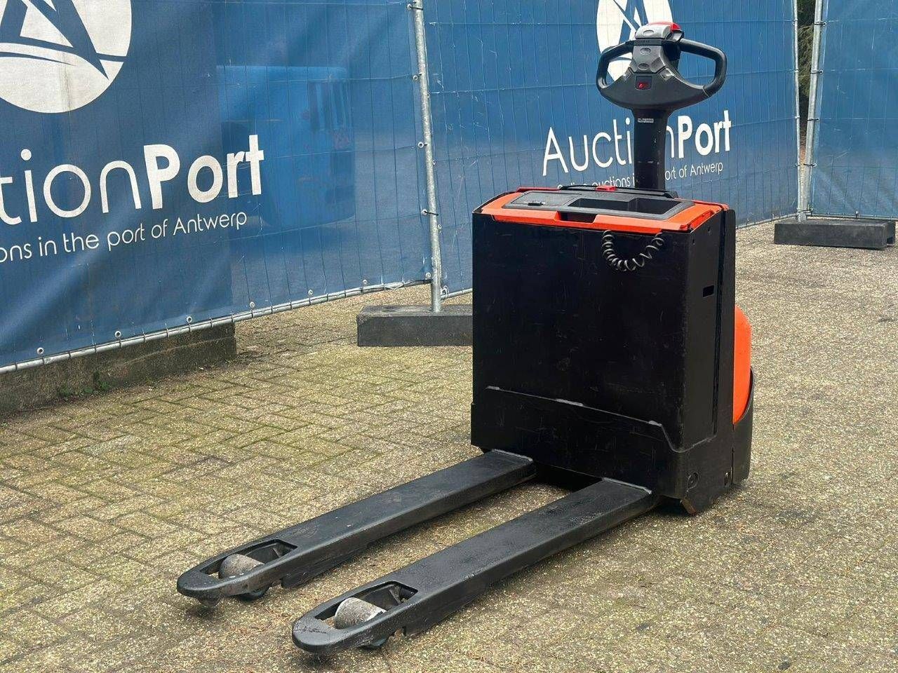 Pallet truck BT LWE140 Electric 1400kg